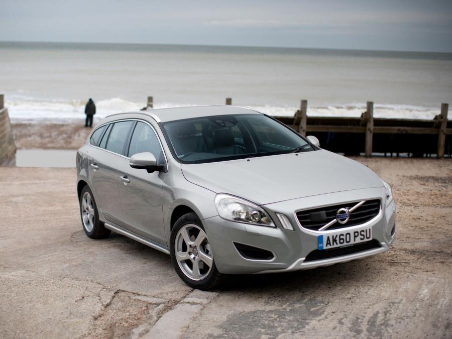  Volvo V60 D3 2010 года  (UK) (фото 15 из 21)